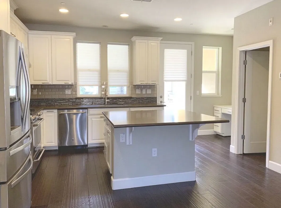 3 bed, 3.5 bath, 1712 sqft, $4,600 — Photo 2