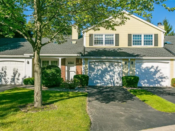 42 Old Stone Ln, Rochester, NY 14615