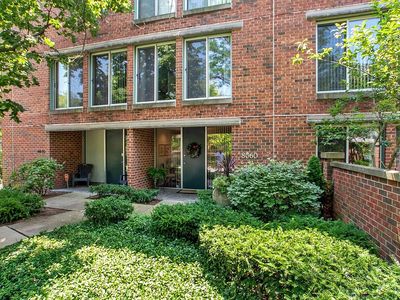 8060 Arbor Ln, Northfield, IL, 60093