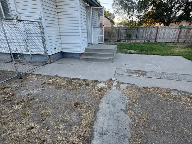 132 Ash St — Photo 2