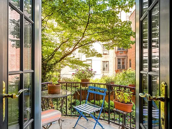 129 W 70th St, New York, NY 10023
