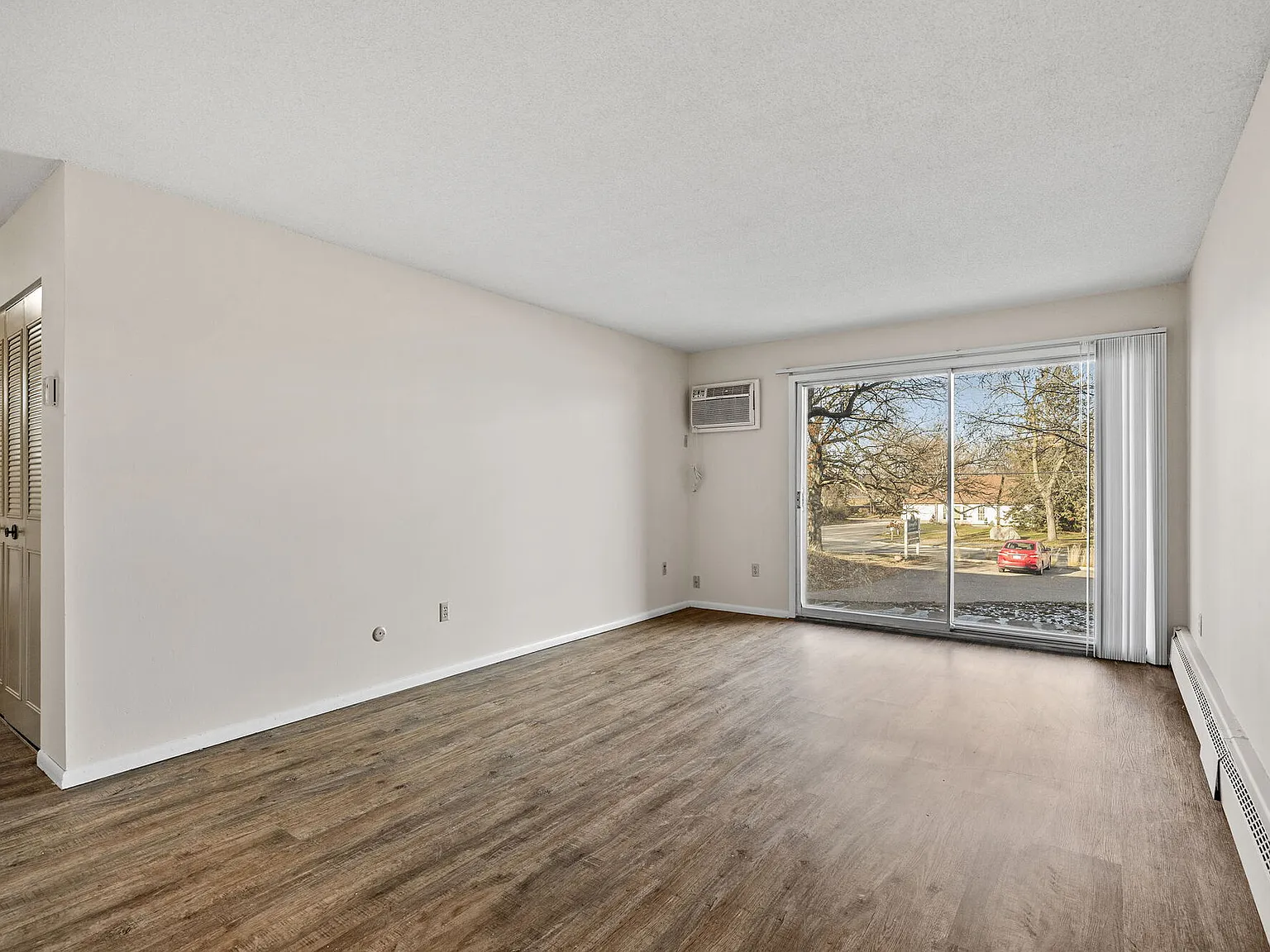 Cedarwood West Apartments — Photo 4