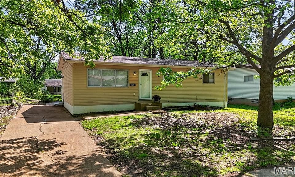 1st image of 272 Elmdale Dr