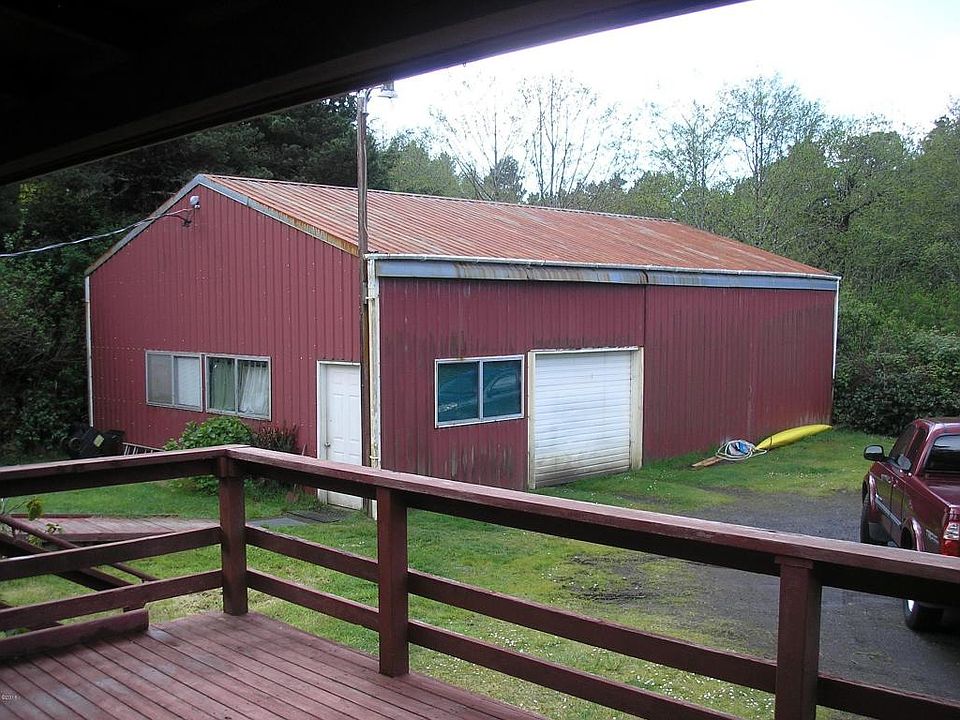 2nd image of 144 NE Camp One St
