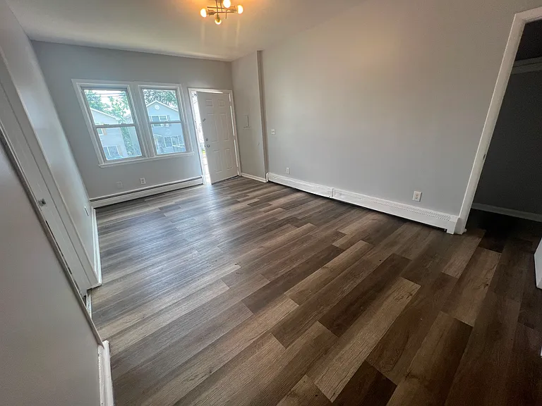 39 N 3rd St #1R — Photo 12