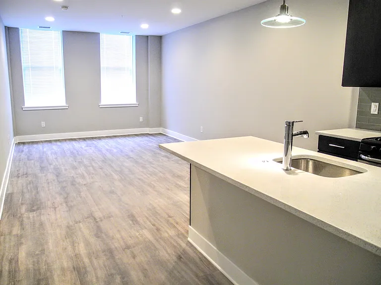 1607 Catherine St — Photo 27