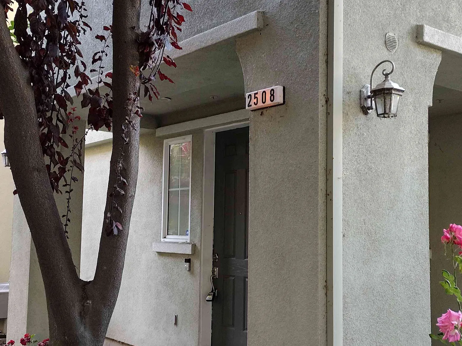 2 bed, 3.0 bath, 1270 sqft, $3,700 — Photo 3