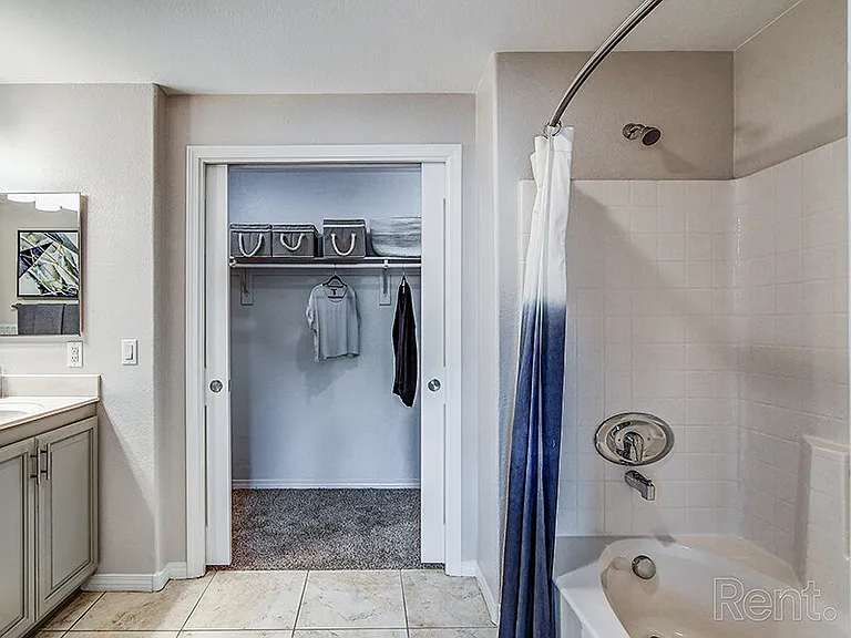 Fleetwood Apartments — Photo 28