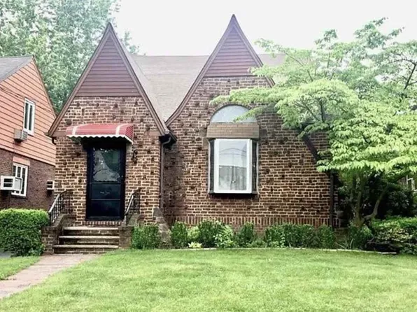 121 Oakdene Ave, Leonia, NJ 07605