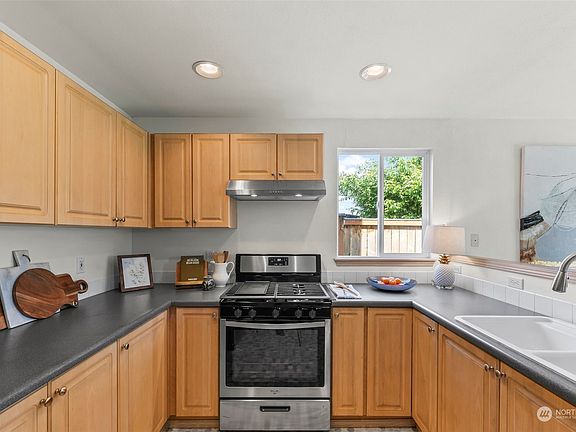 4th image of 11023 37th Avenue Ct E