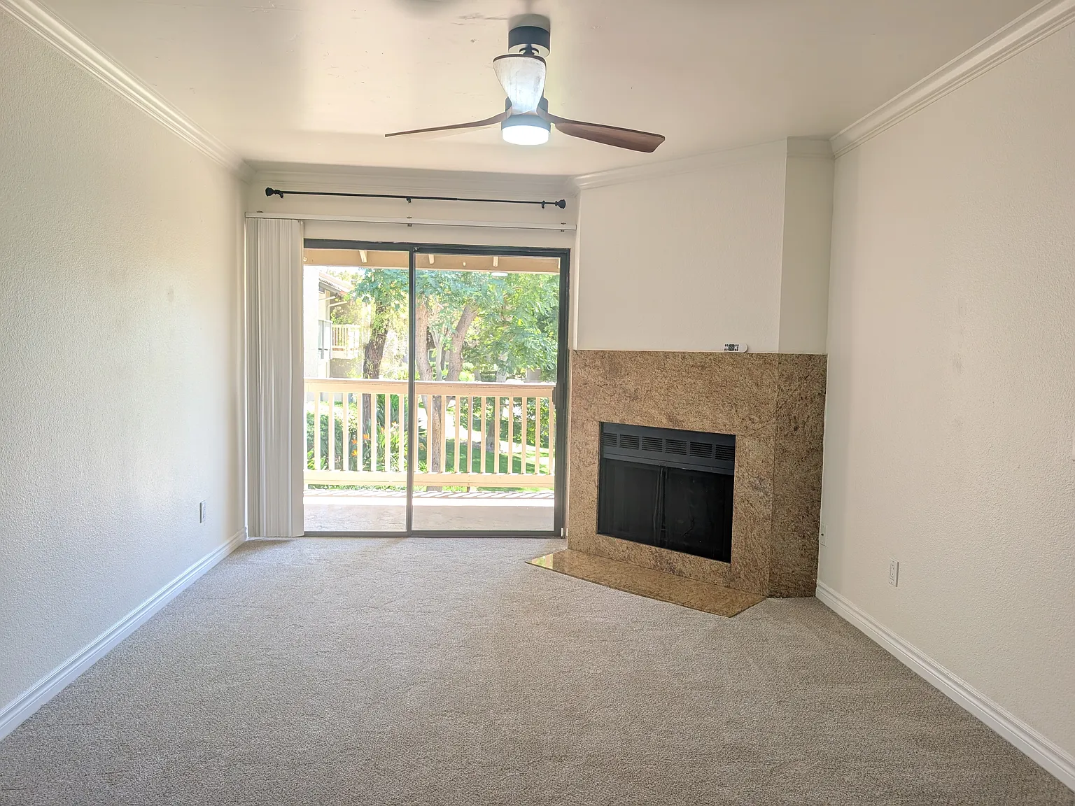2 bed, 750 sqft, $2,300 — Photo 3