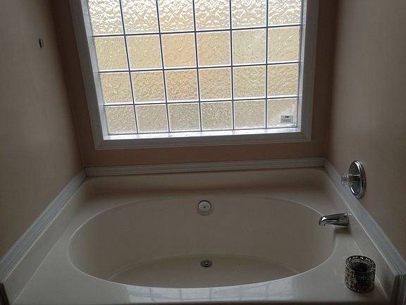 Garden tub in MB bath