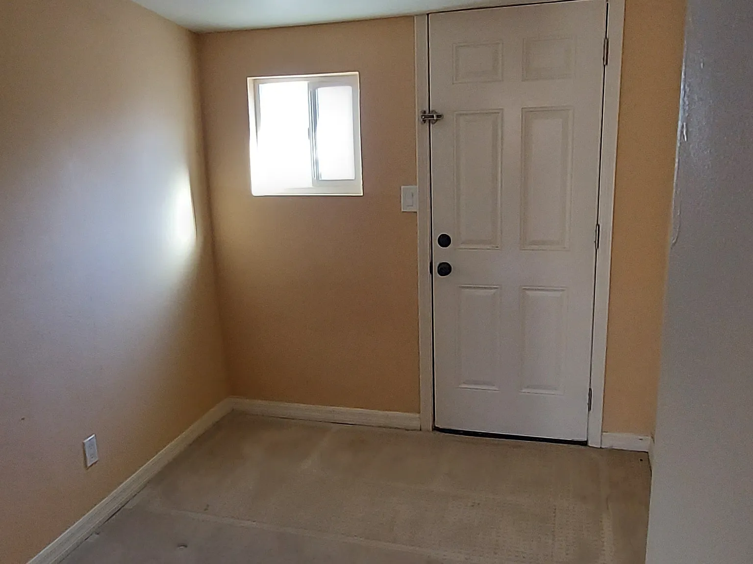 84065 Manila Ave — Photo 4