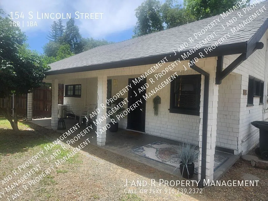 1 Bed in Roseville — Photo 3