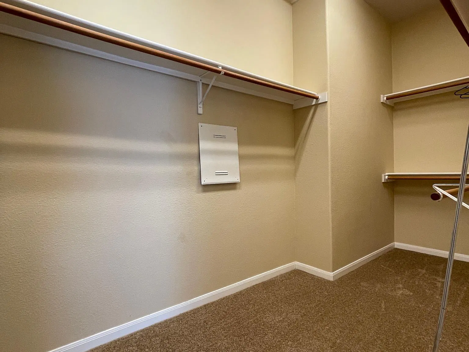 4 bed, 2539 sqft, $2,450 — Photo 2
