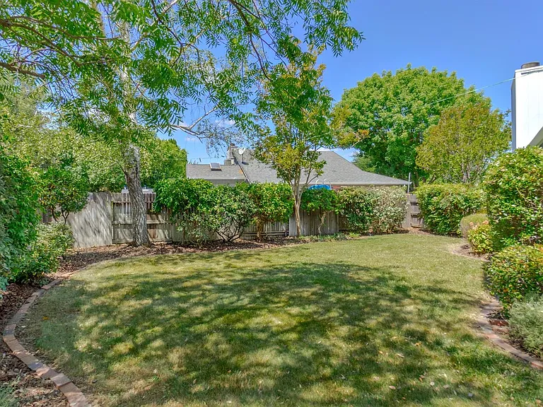 1484 Clearwater Way — Photo 2