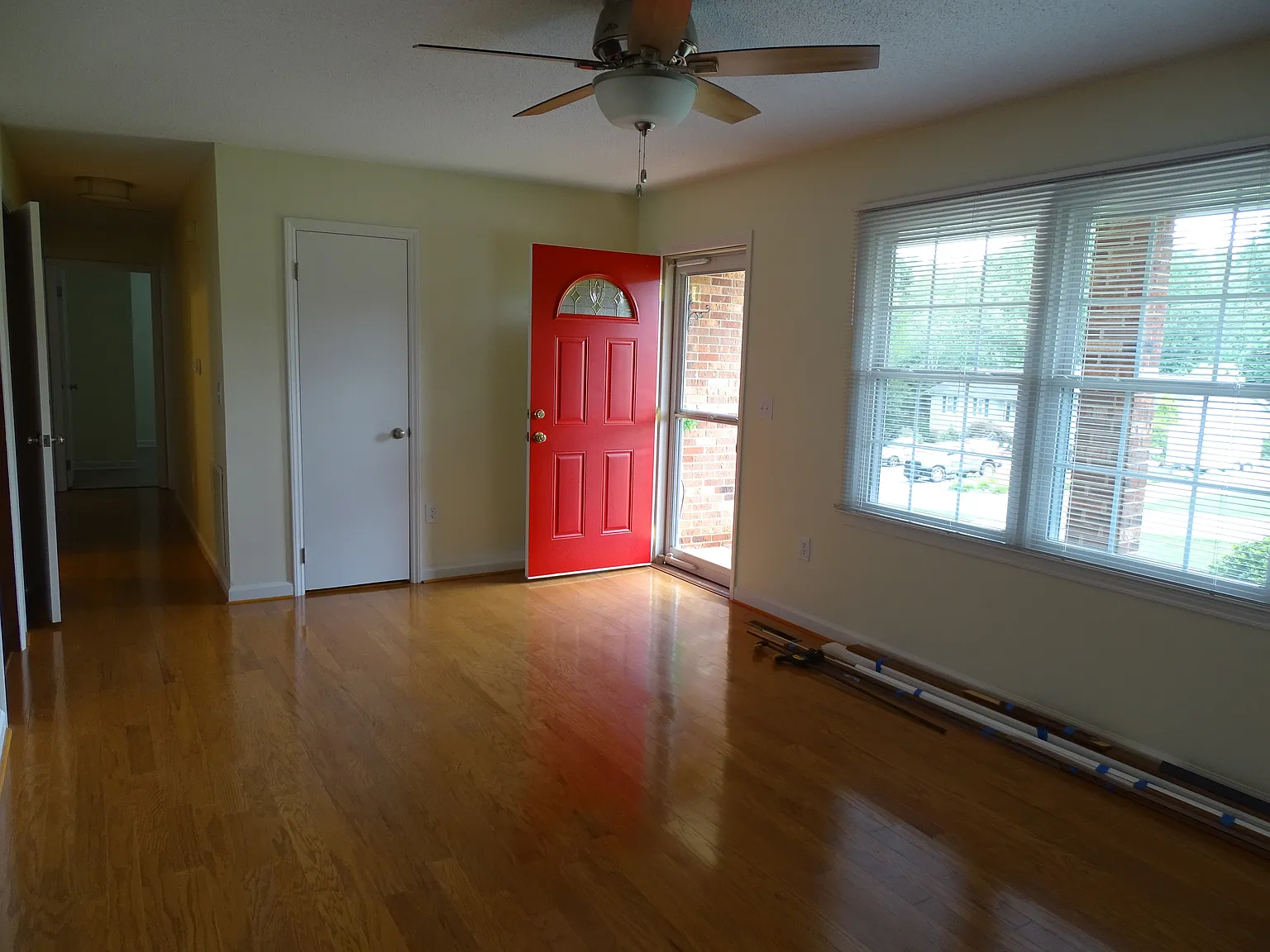 3 bed, 2200 sqft, $2,150 — Photo 3
