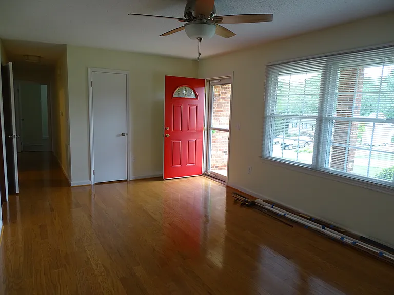 5694 Claridge Dr — Photo 3