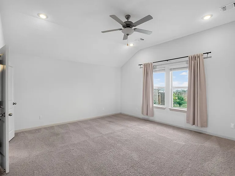 105 Greenway Dr — Photo 9
