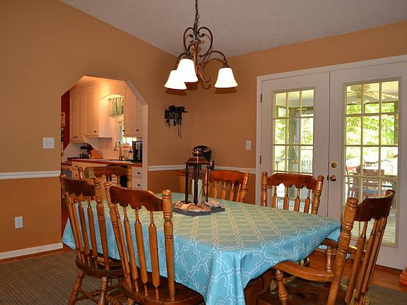 5th image of 551 Deerwood Dr