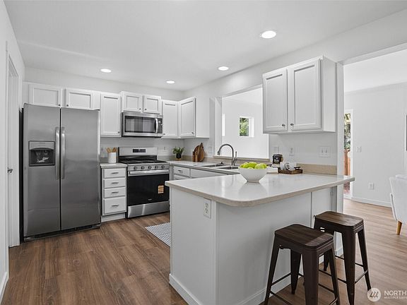 3rd image of 5655 Gateway Lane NW