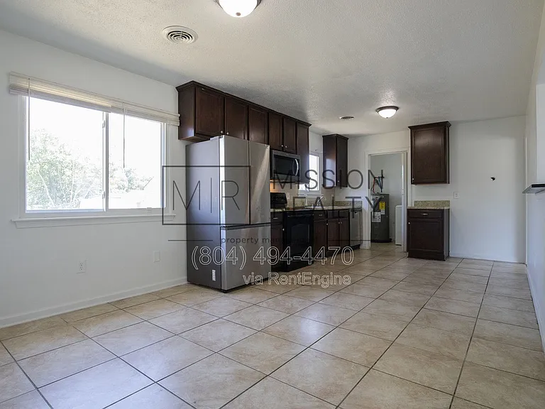 1649 Delmar Ave — Photo 5