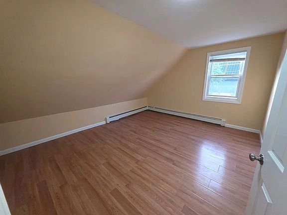 4th image of 171 Nassau Blvd #1