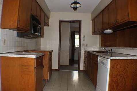 4th image of 15710 E 44th Ter S