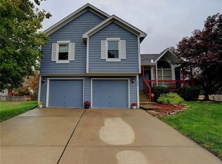 2509 NE Ridge Creek Ct, Blue Springs, MO 64014