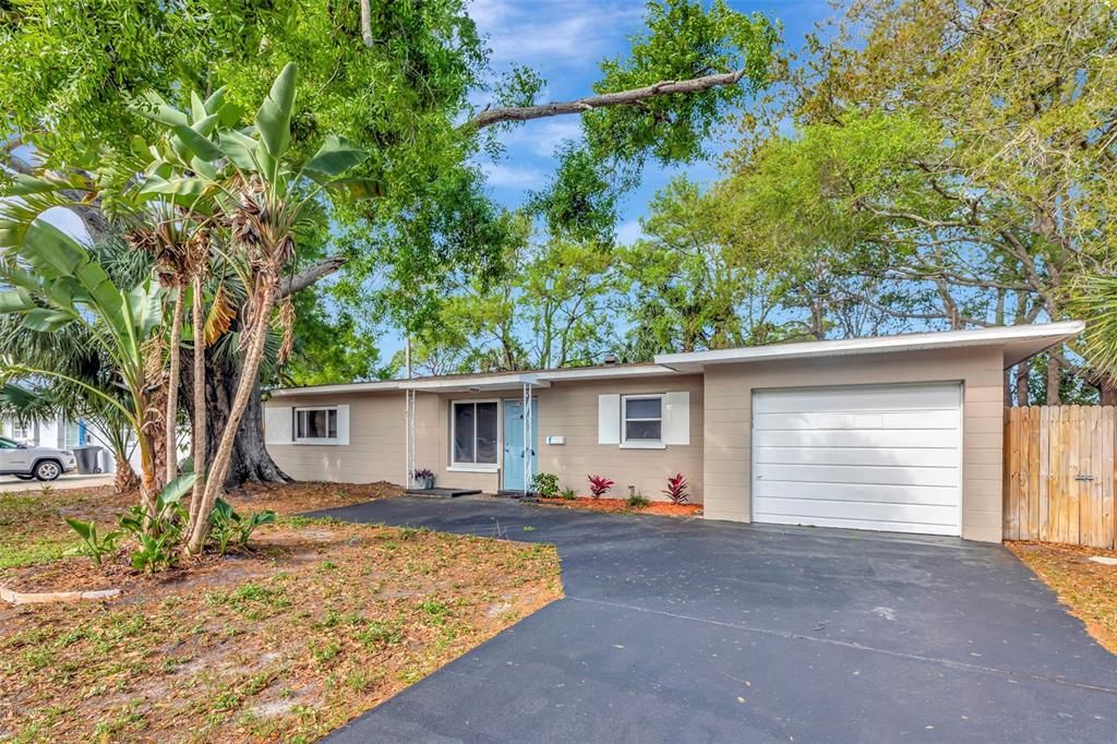 7420 Dr Martin Luther King Jr St N, Saint Petersburg, FL 33702