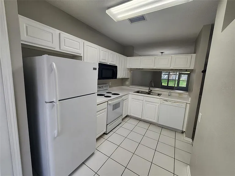 2302 Lake Woodberry Cir — Photo 4