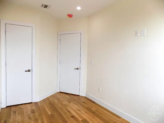 Rented by Blue Egg Realty Corp | media 10