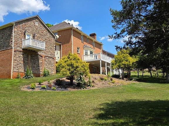 2nd image of 3578 Gregory Ln