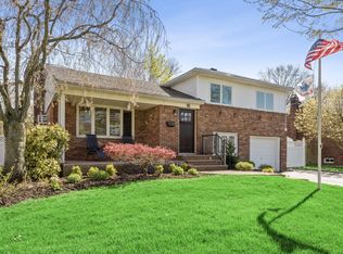 28 Grant St, Farmingdale, NY 11735