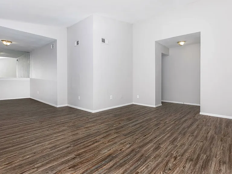The 910 Apartments — Photo 8