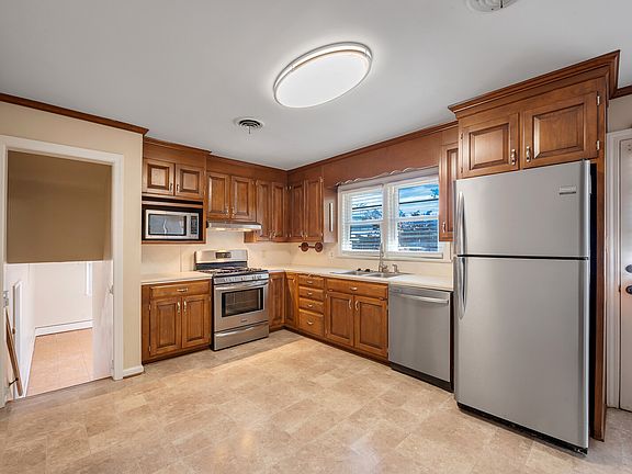 16 Charlton Dr, Hampton, VA 23666 | Zillow