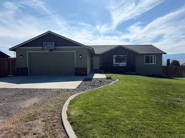 3270 1st St SE, East Wenatchee, WA 98802