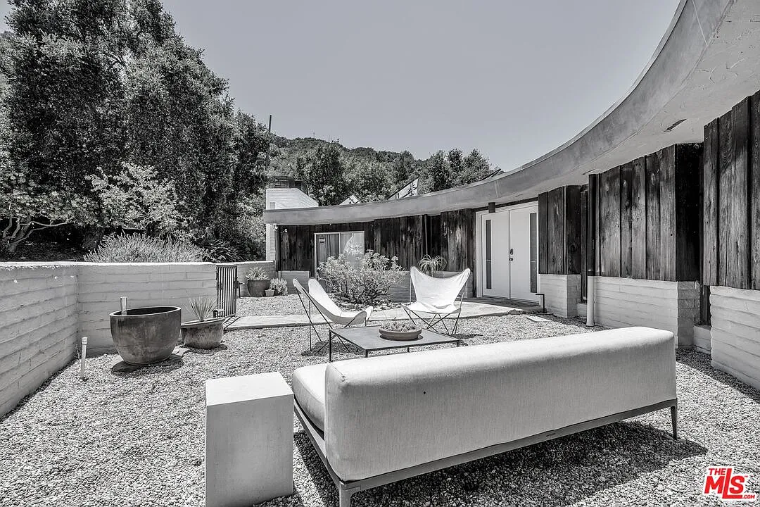 4 bed, 3.0 bath, 2378 sqft, $11,000 — Photo 3