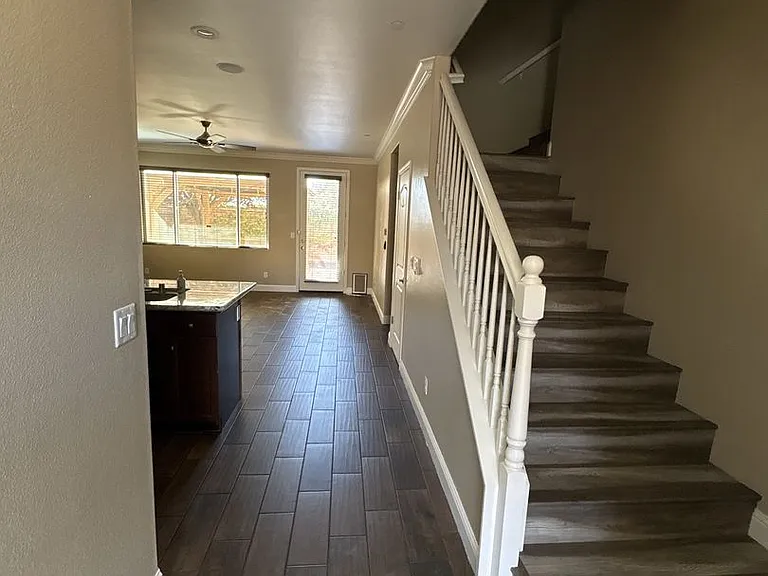 3921 W Payson Ave — Photo 4