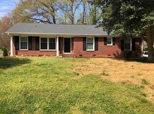 3301 Dunaire Dr, Charlotte, NC 28205