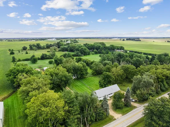 15036 Durkee Rd, Harvard, IL 60033