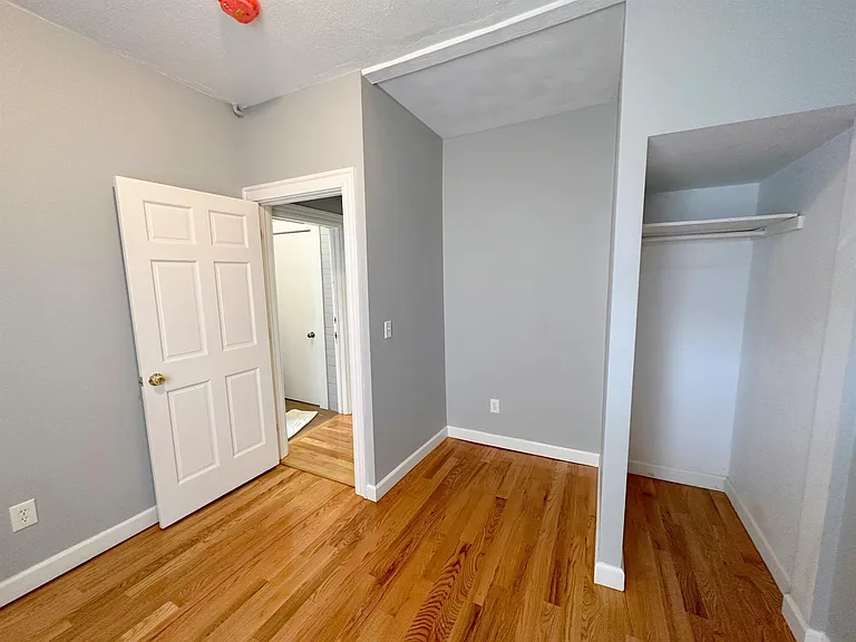 295 Windsor St — Photo 7