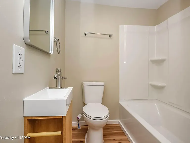 451 Moss St #2 — Photo 6