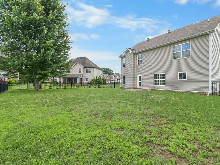 1093 Willow Cir — Photo 36