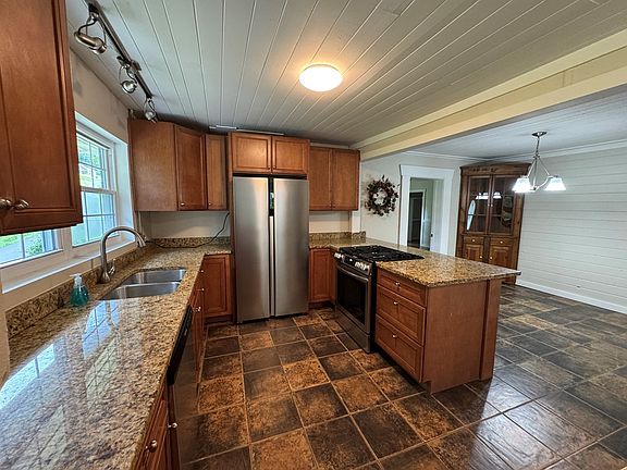 5th image of 66 Logan Ln