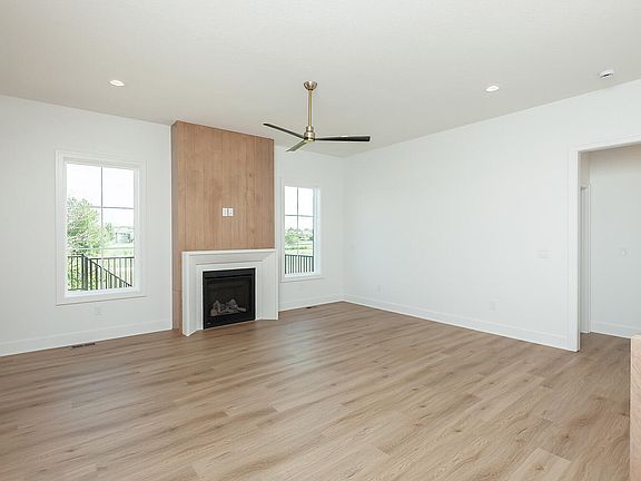 4th image of 1521 Crestwood Dr