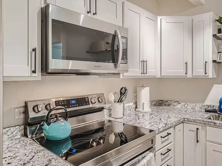 50 N Clarkson St #104 — Photo 11