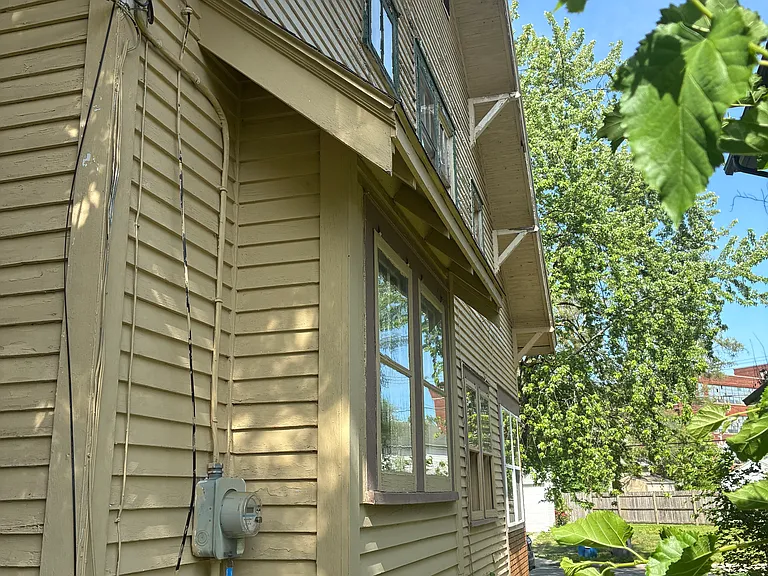 744 Nicholas St — Photo 16