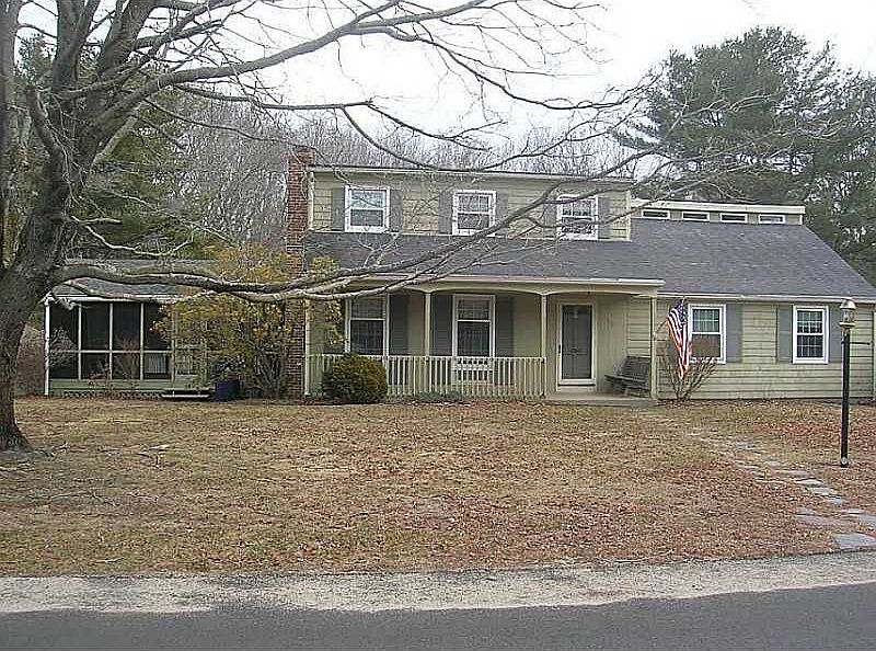 2nd image of 40 Oakdale Rd