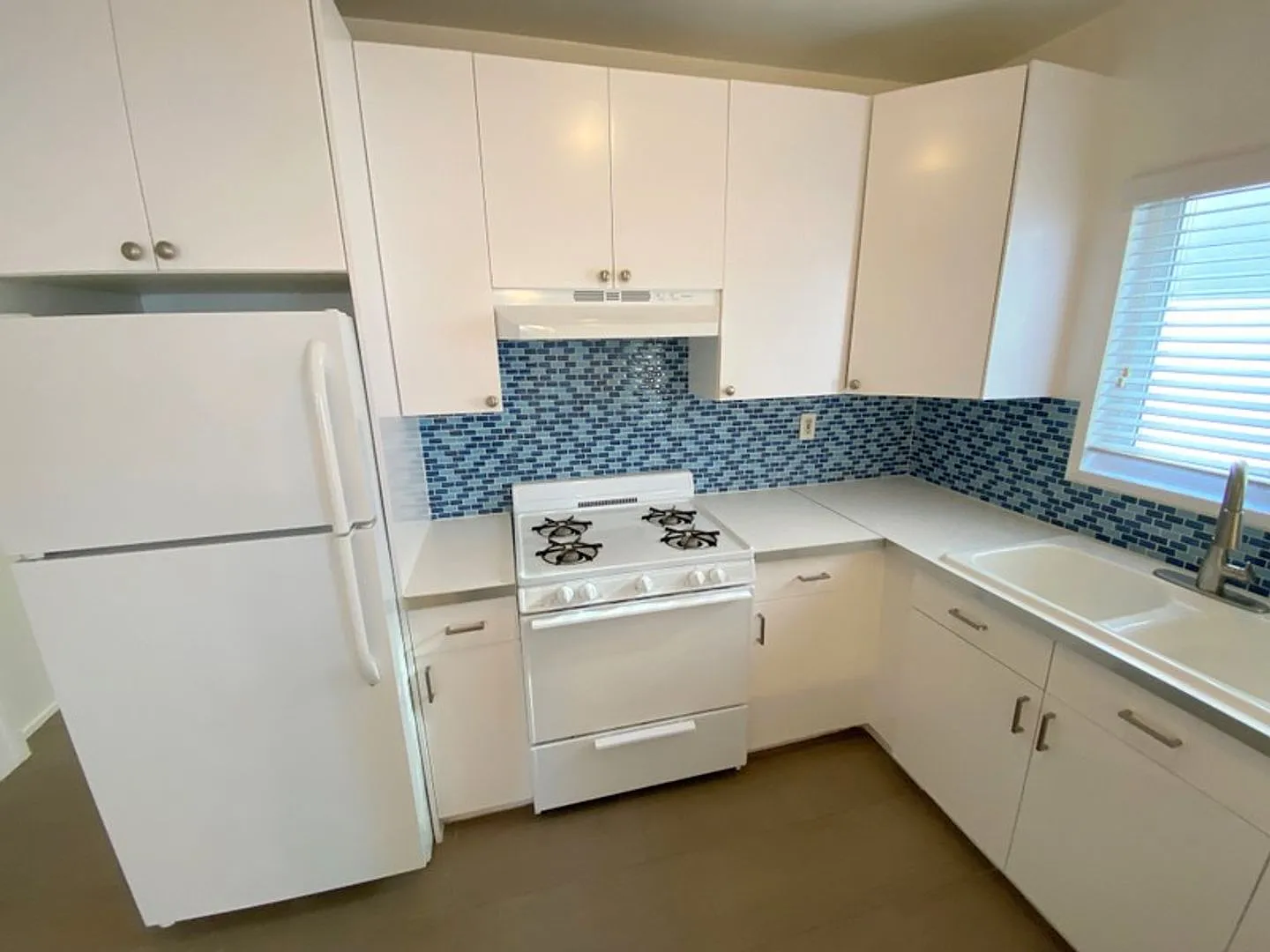615 Ocean Front Walk — Photo 4